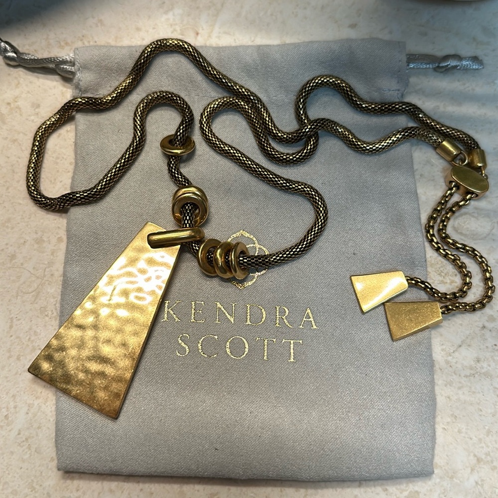 Kendra Scott necklace